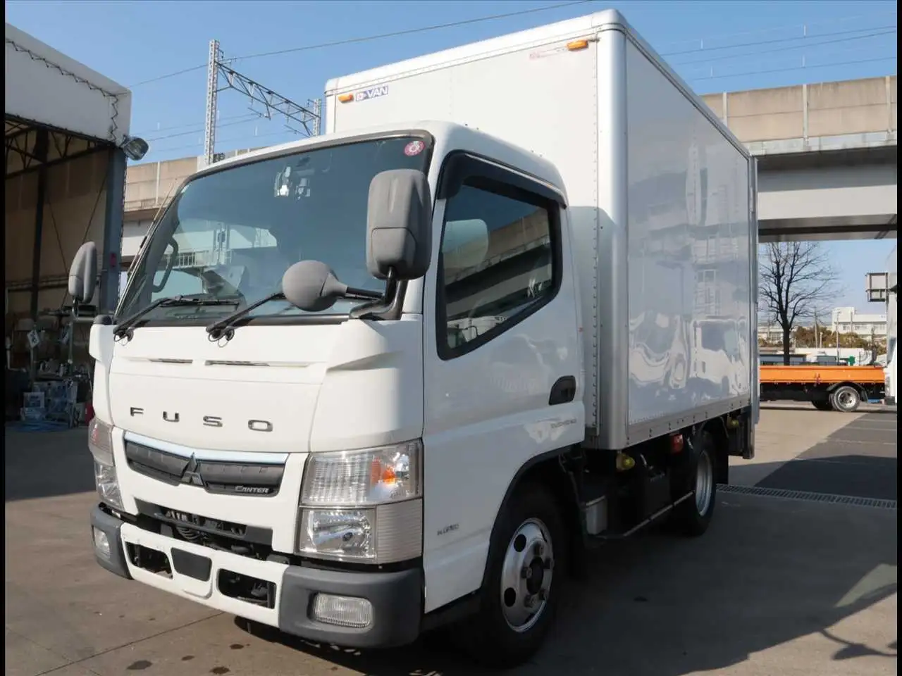 三菱 キャンター 小型 アルミバン パワーゲート 床鉄板 の中古トラック【車両No.180907】