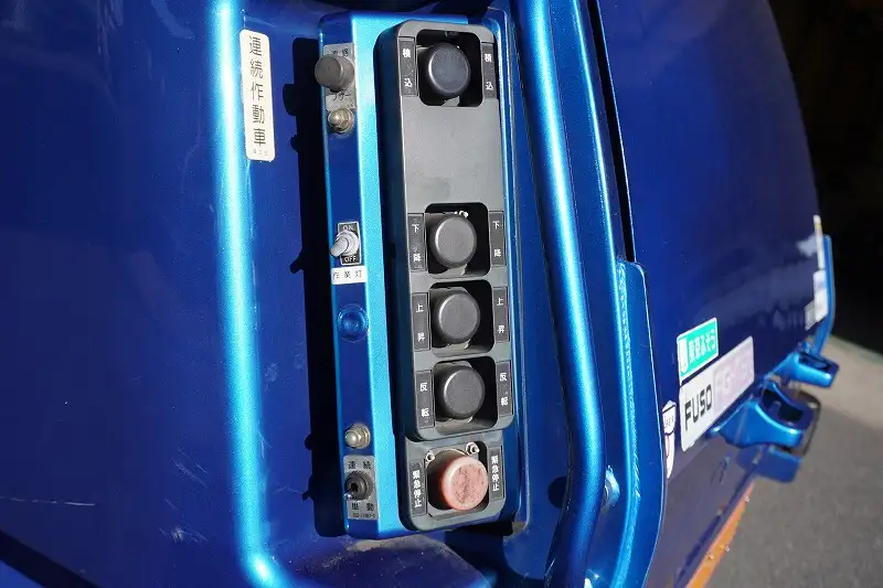三菱 ファイター 中型/増トン パッカー車 プレス式 ベッドの中古トラック画像4