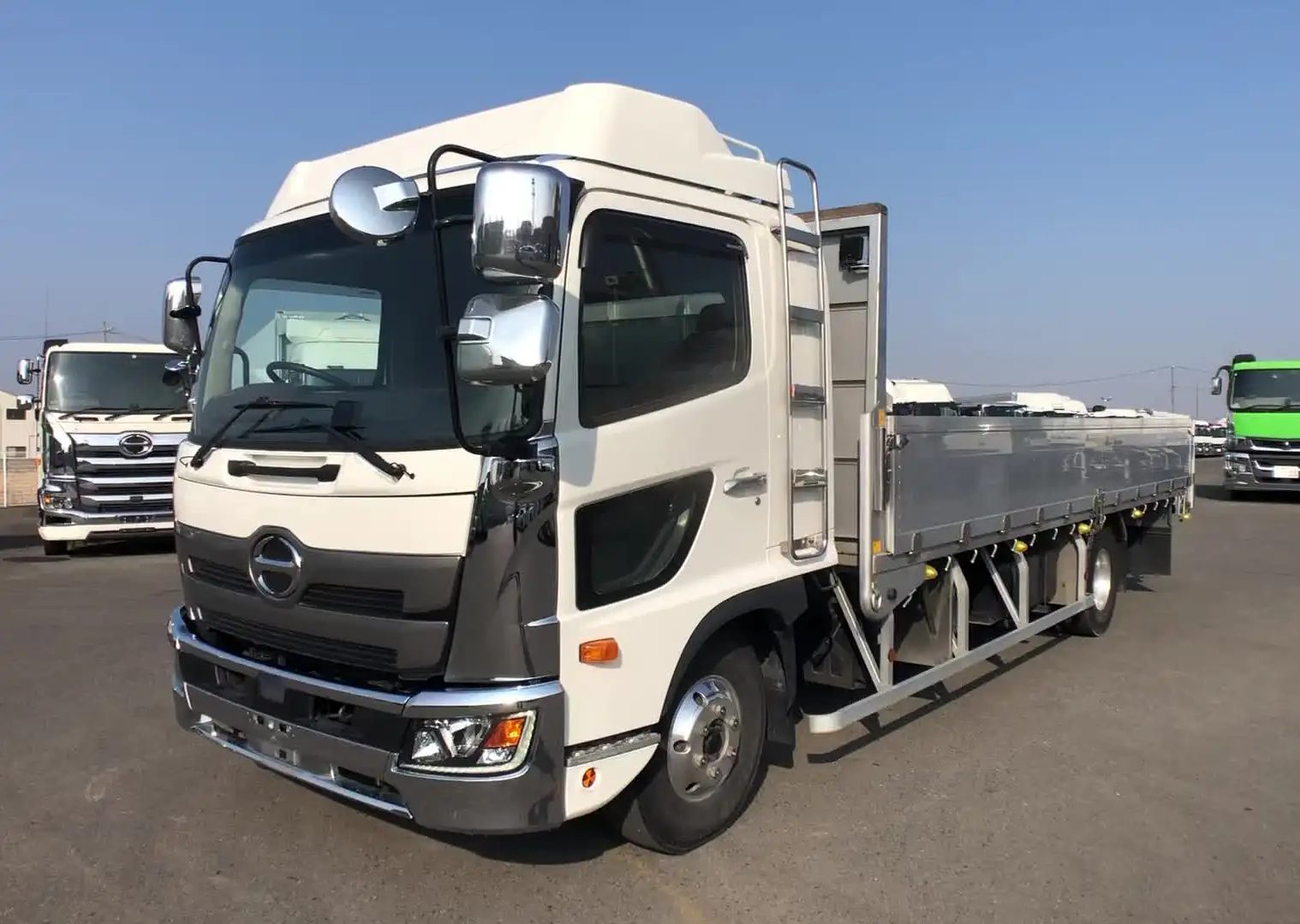 日野 レンジャー 中型/増トン 平ボディ アルミブロック エアサスの中古トラック画像1