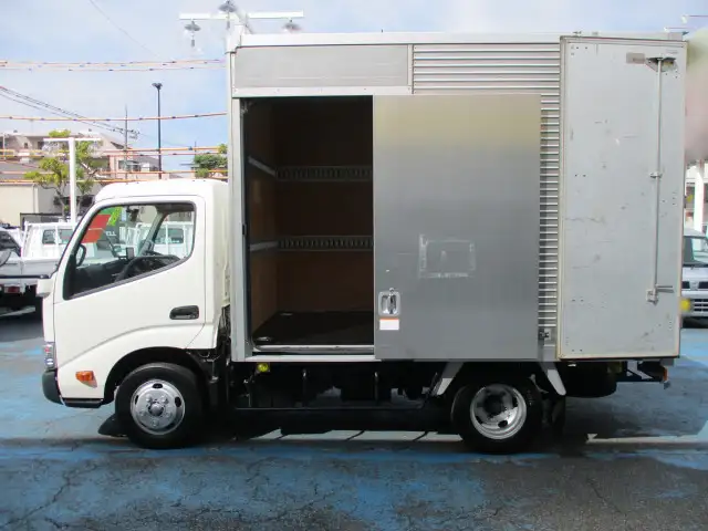 トヨタ ダイナ 小型 アルミバン サイドドア TPG-XZC605の中古トラック画像4