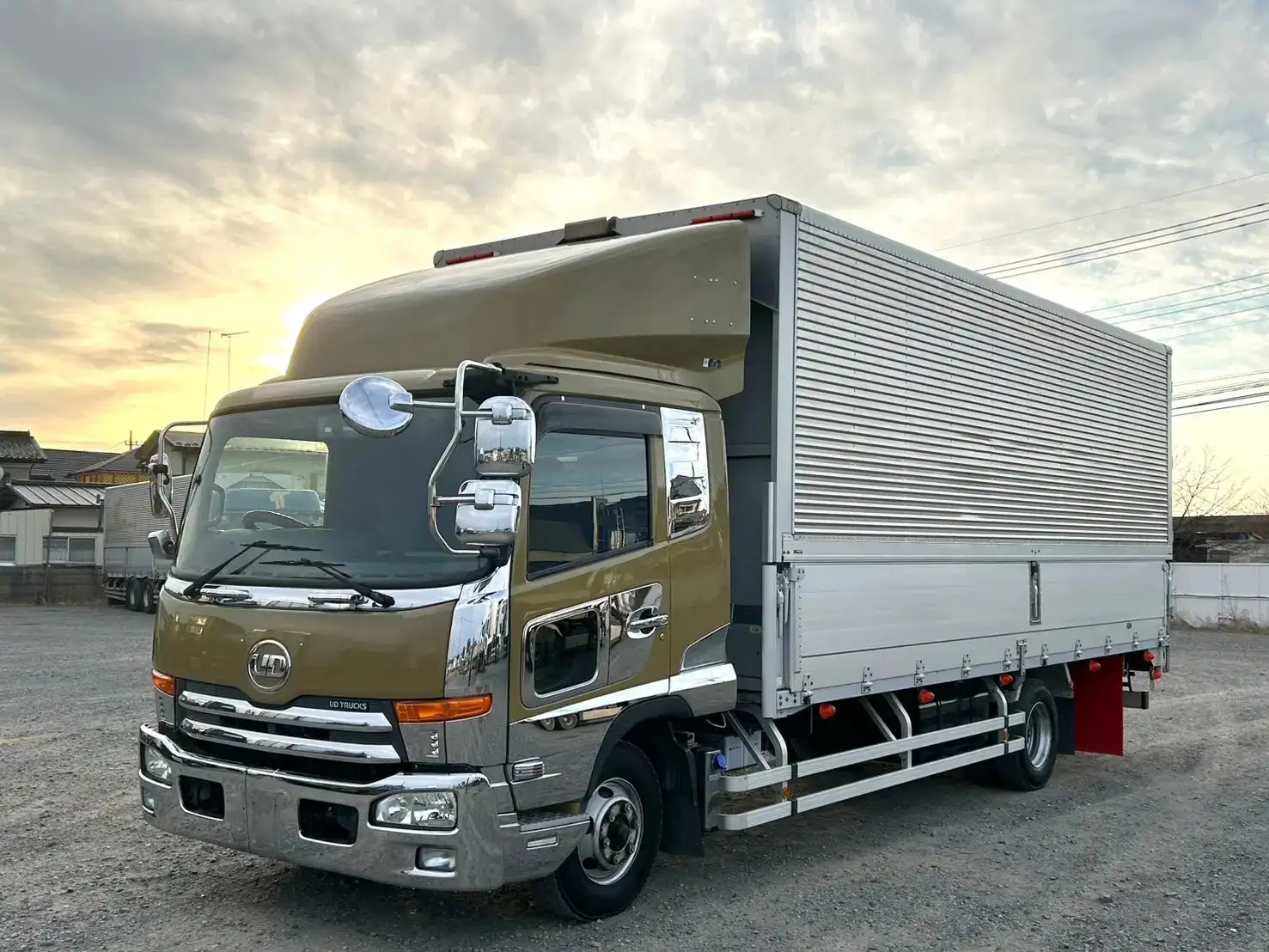 日産UD コンドル 中型/増トン ウイング エアサス ベッドの中古トラック画像1