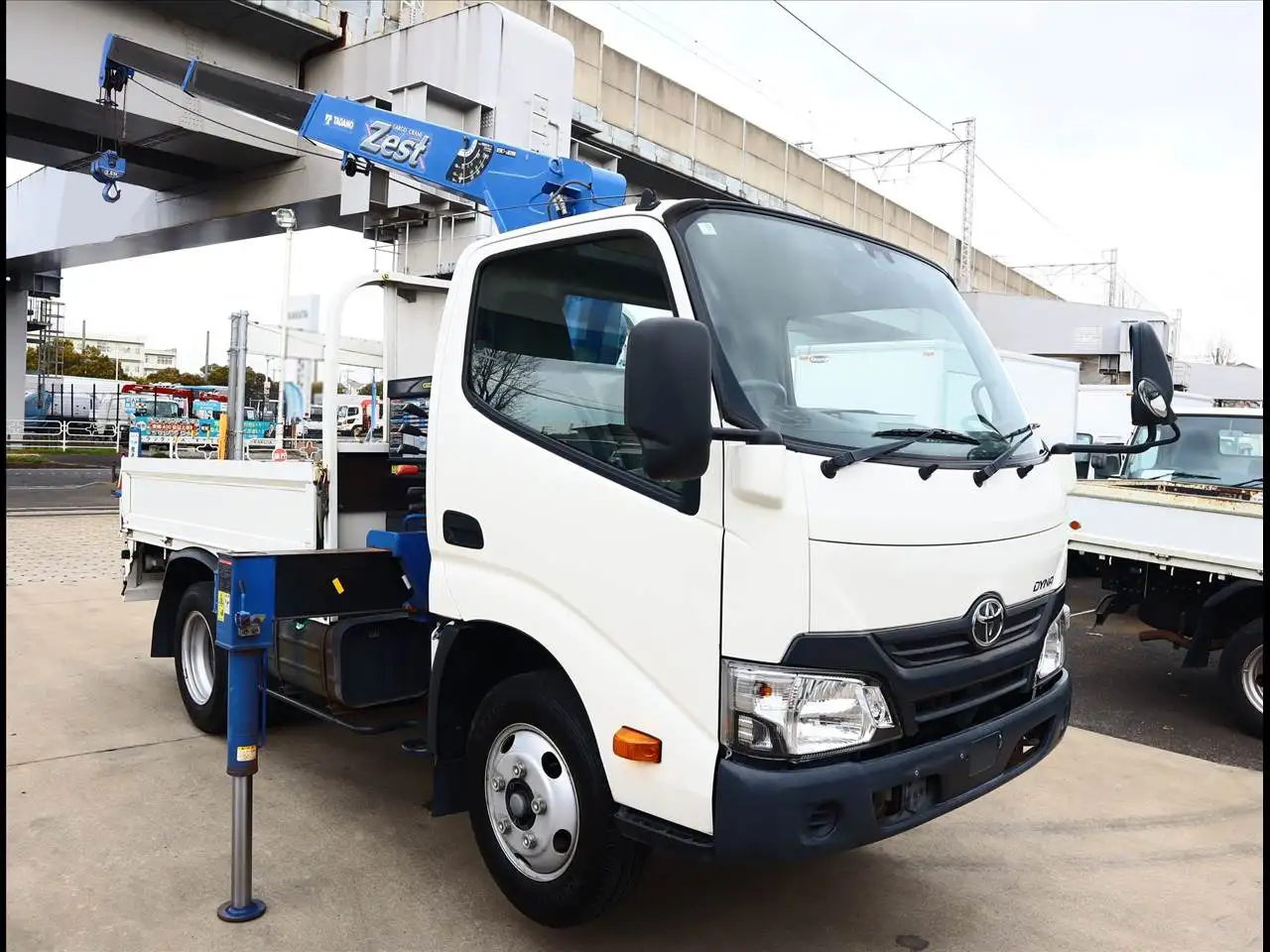 トヨタ ダイナ 小型 クレーン付 床鉄板 3段の中古トラック画像2