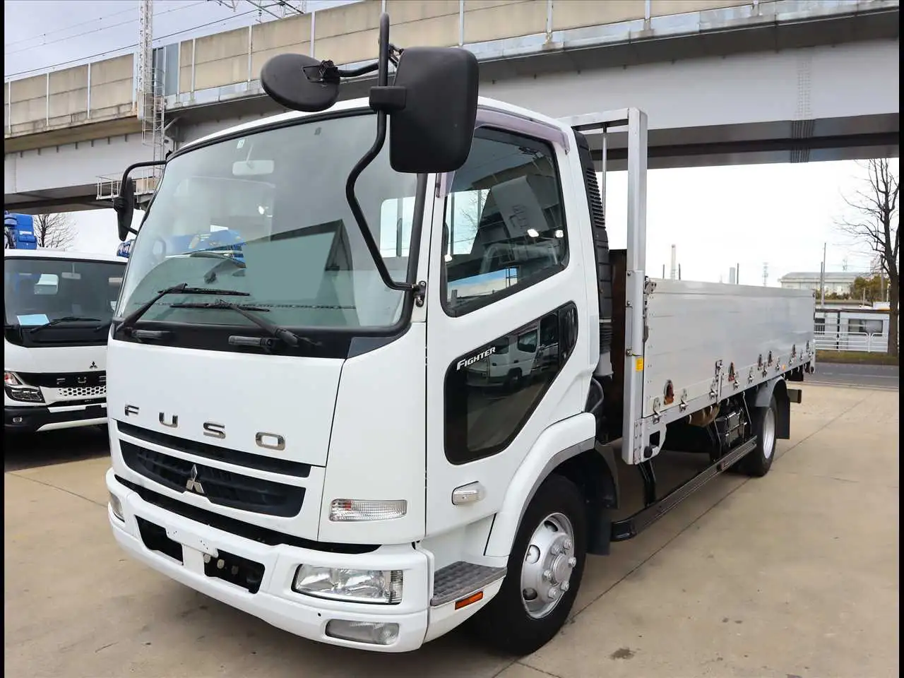 三菱 ファイター 中型/増トン 平ボディ 床鉄板 アルミブロックの中古トラック画像1