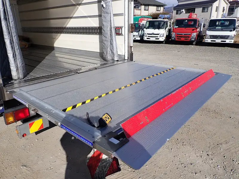 いすゞ エルフ 小型 冷凍冷蔵 中温 パワーゲートの中古トラック画像8
