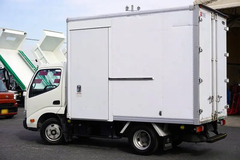 トヨタ トヨエース 小型 アルミバン サイドドア TKG-XZC605の中古トラック画像4