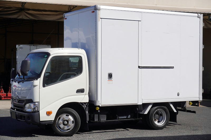 トヨタ トヨエース 小型 アルミバン 10尺 TKG-XZC605