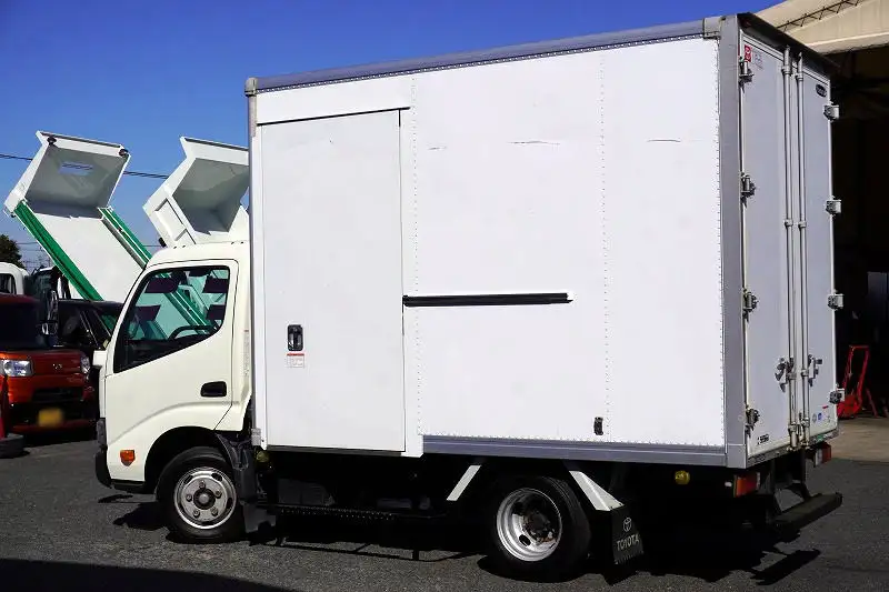 トヨタ トヨエース 小型 アルミバン サイドドア TKG-XZC605の中古トラック画像4
