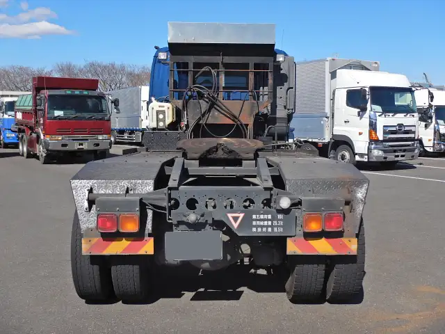 いすゞ ギガ 大型 トラクター 2デフ ベッドの中古トラック画像4