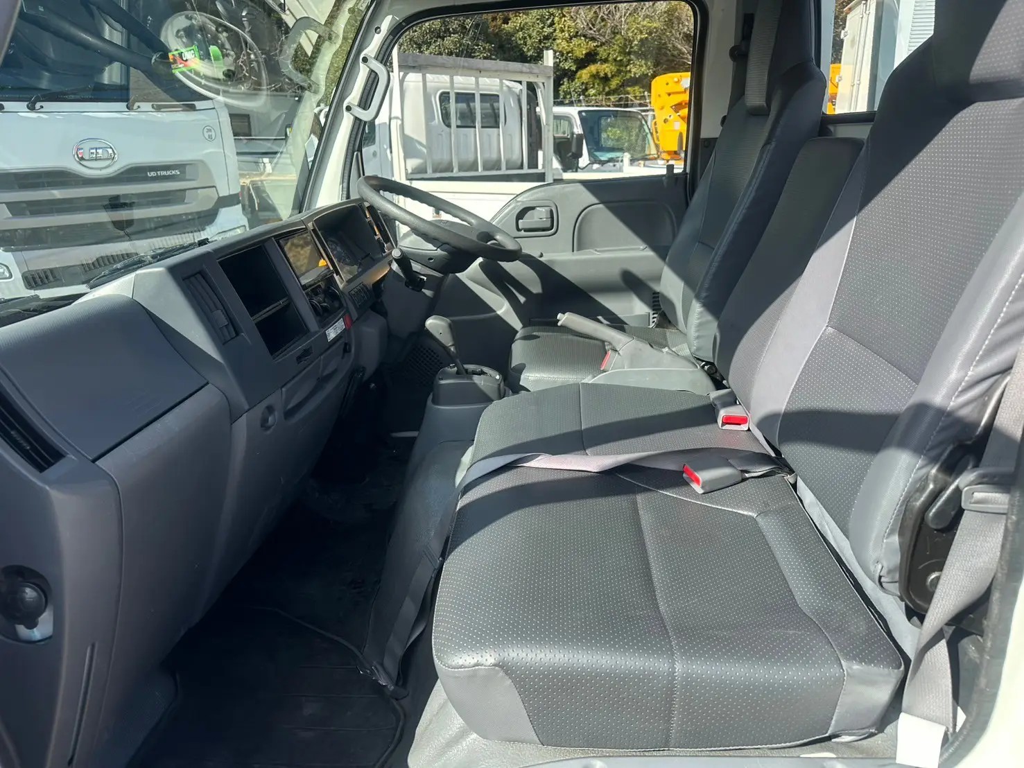 いすゞ エルフ 小型 平ボディ TPG-NJR85A H31/R1の中古トラック画像12