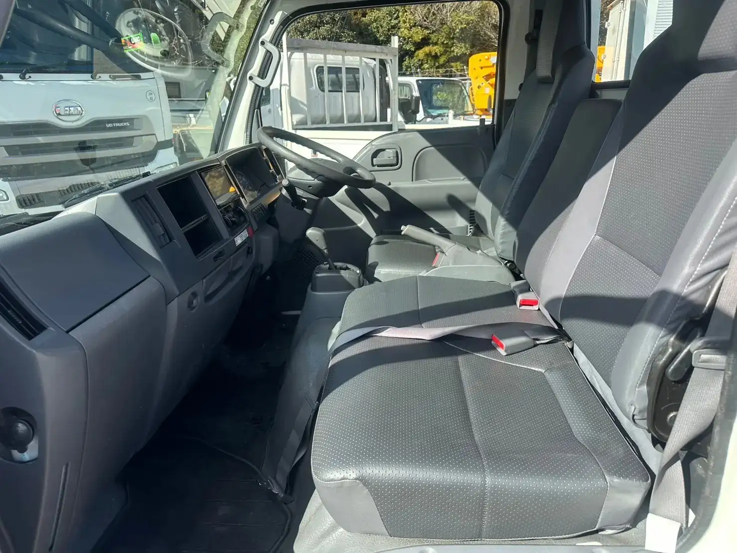 いすゞ エルフ 小型 平ボディ TPG-NJR85A H31/R1の中古トラック画像12