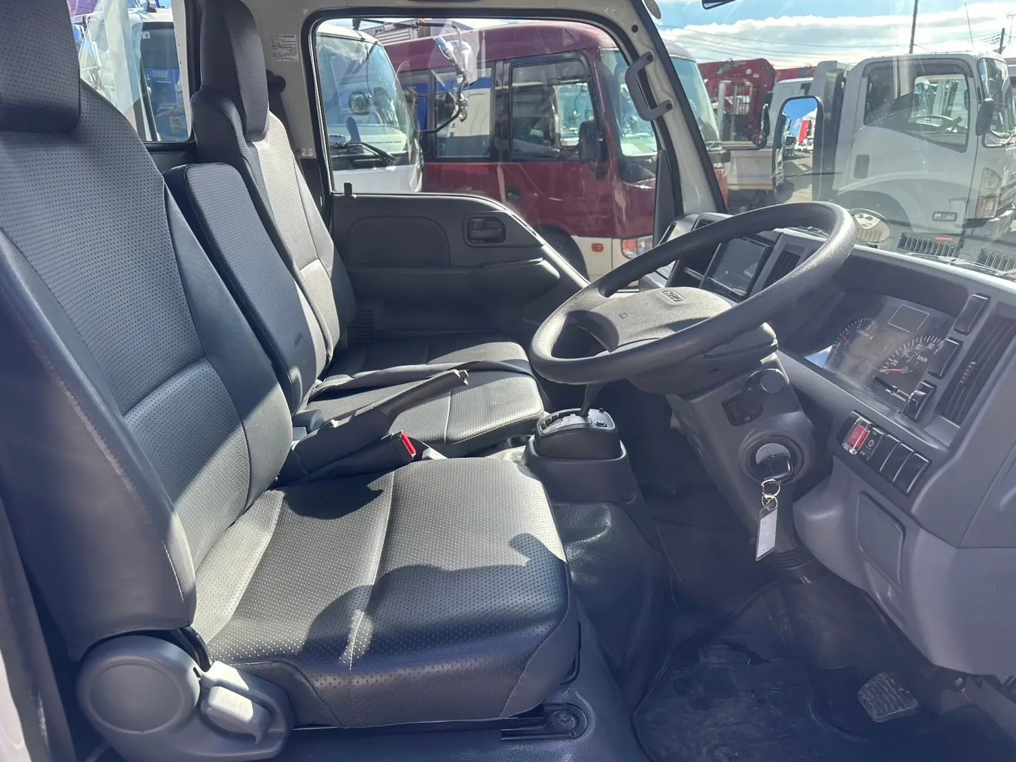 いすゞ エルフ 小型 平ボディ TPG-NJR85A H31/R1の中古トラック画像11