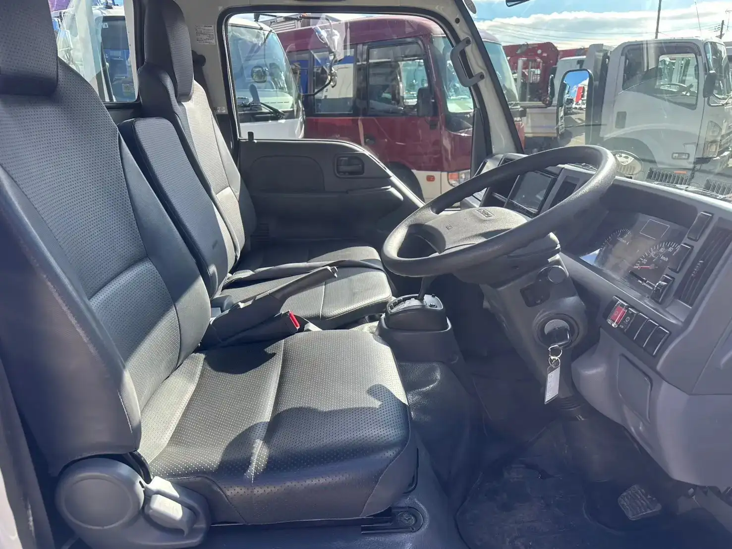 いすゞ エルフ 小型 平ボディ TPG-NJR85A H31/R1の中古トラック画像11