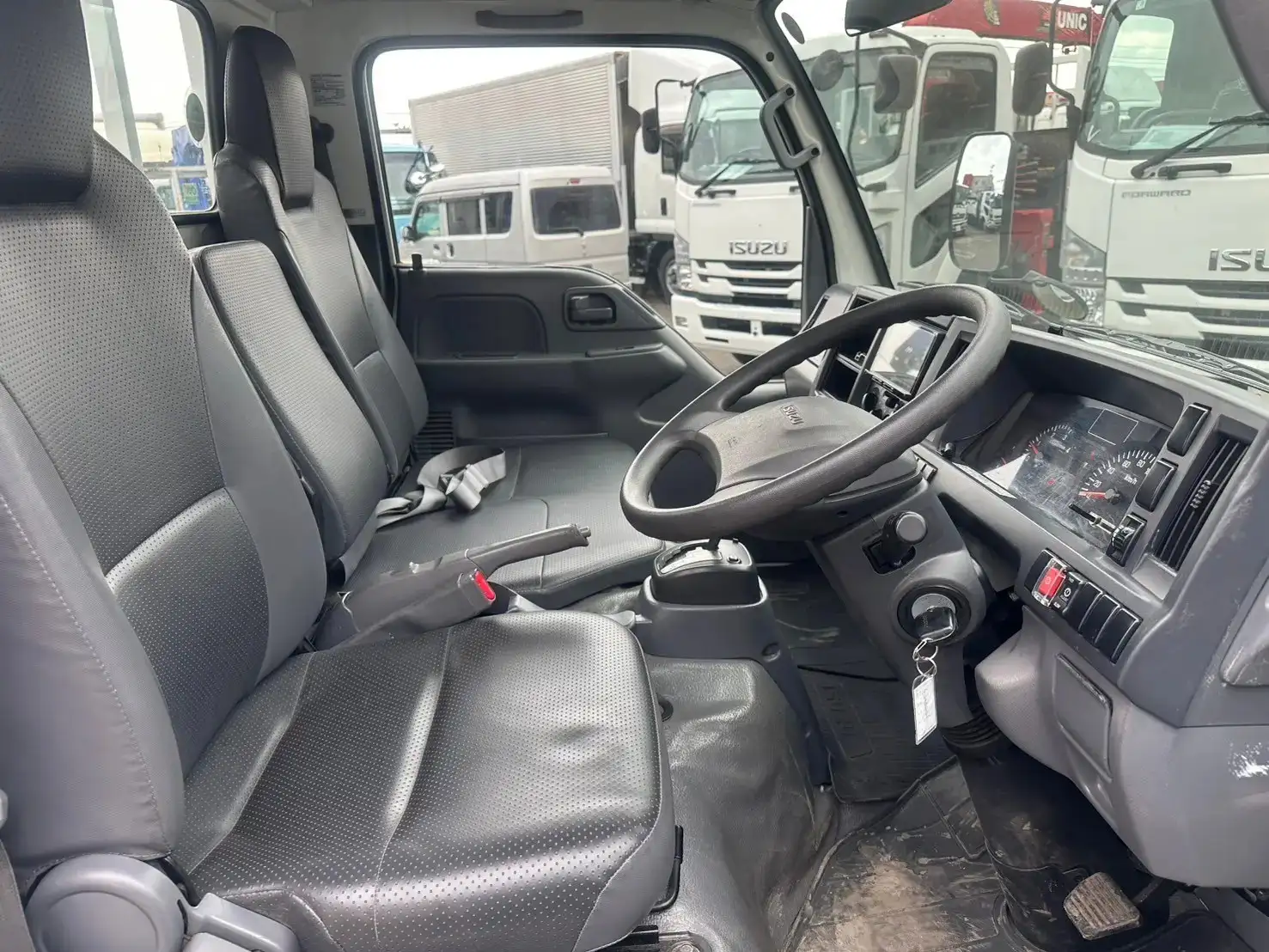いすゞ エルフ 小型 平ボディ TPG-NJR85A H31/R1の中古トラック画像11