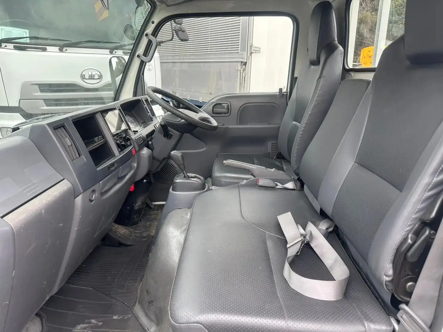 いすゞ エルフ 小型 平ボディ TPG-NJR85A H31/R1の中古トラック画像12