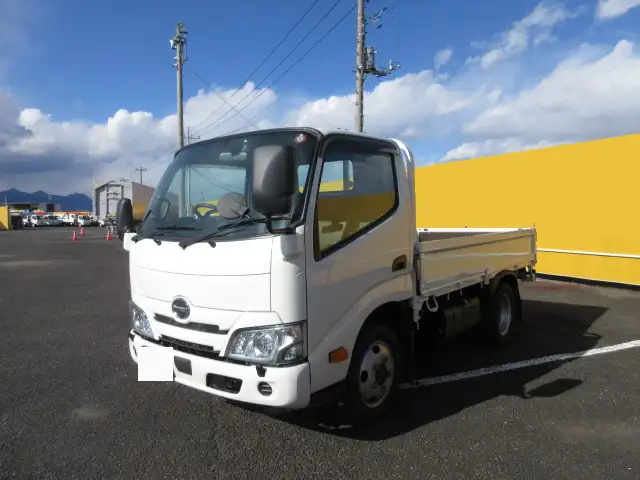 日野 デュトロ 小型 平ボディ 2KG-XZU675M R3 の中古トラック【車両No.182228】