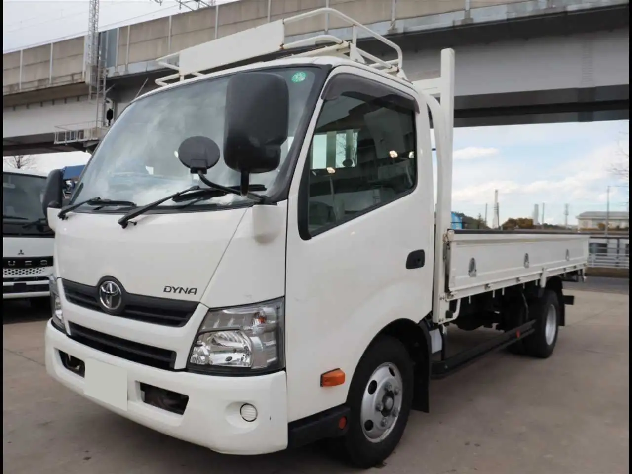 トヨタ ダイナ 小型 平ボディ TKG-XZU710 H28の中古トラック画像1