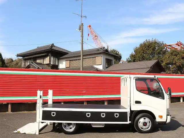 日野 デュトロ 小型 平ボディ パワーゲート 2KG-XZC675Mの中古トラック画像6