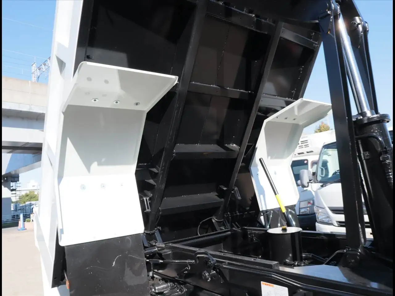 三菱 ファイター 中型/増トン ダンプ ベッド 2KG-FK62FZの中古トラック画像15