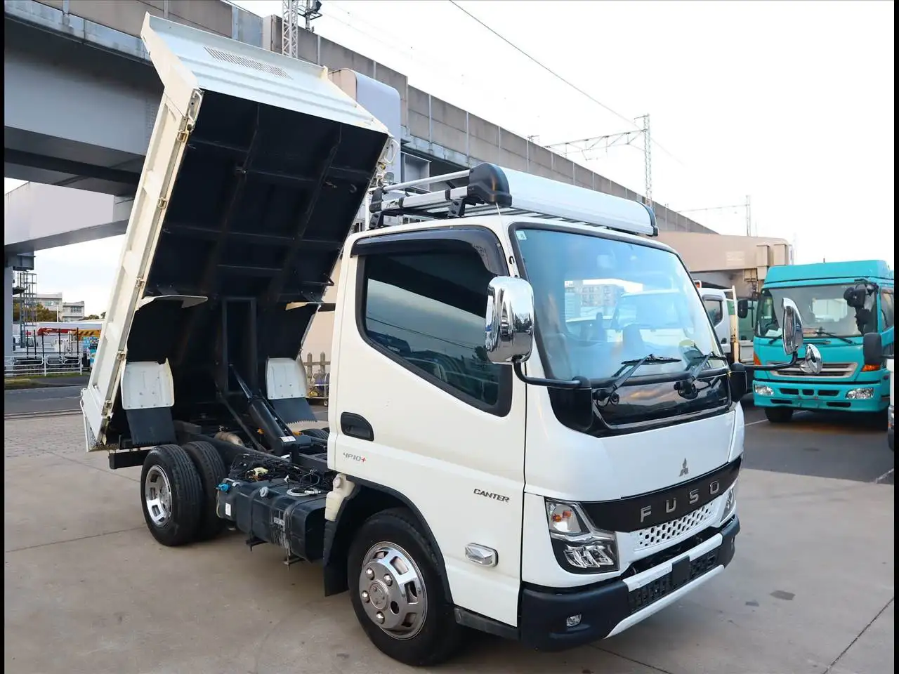 三菱 キャンター 小型 ダンプ 2RG-FBA60 R5の中古トラック画像3