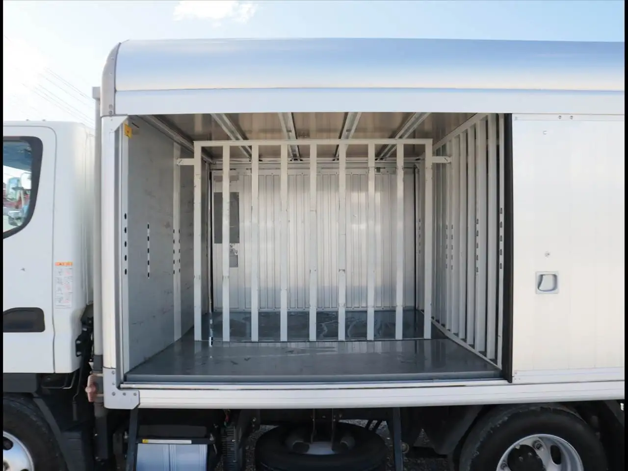 日産 アトラス 小型 アルミバン ボトルカー 2RG-FBA2Yの中古トラック画像5