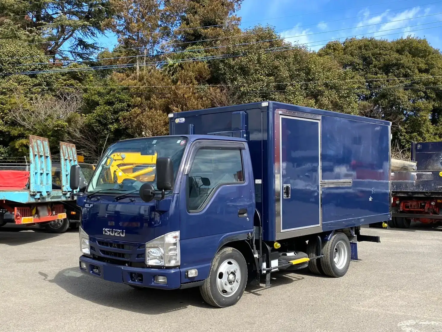 いすゞ エルフ 小型 冷凍冷蔵 低温 2室の中古トラック画像1