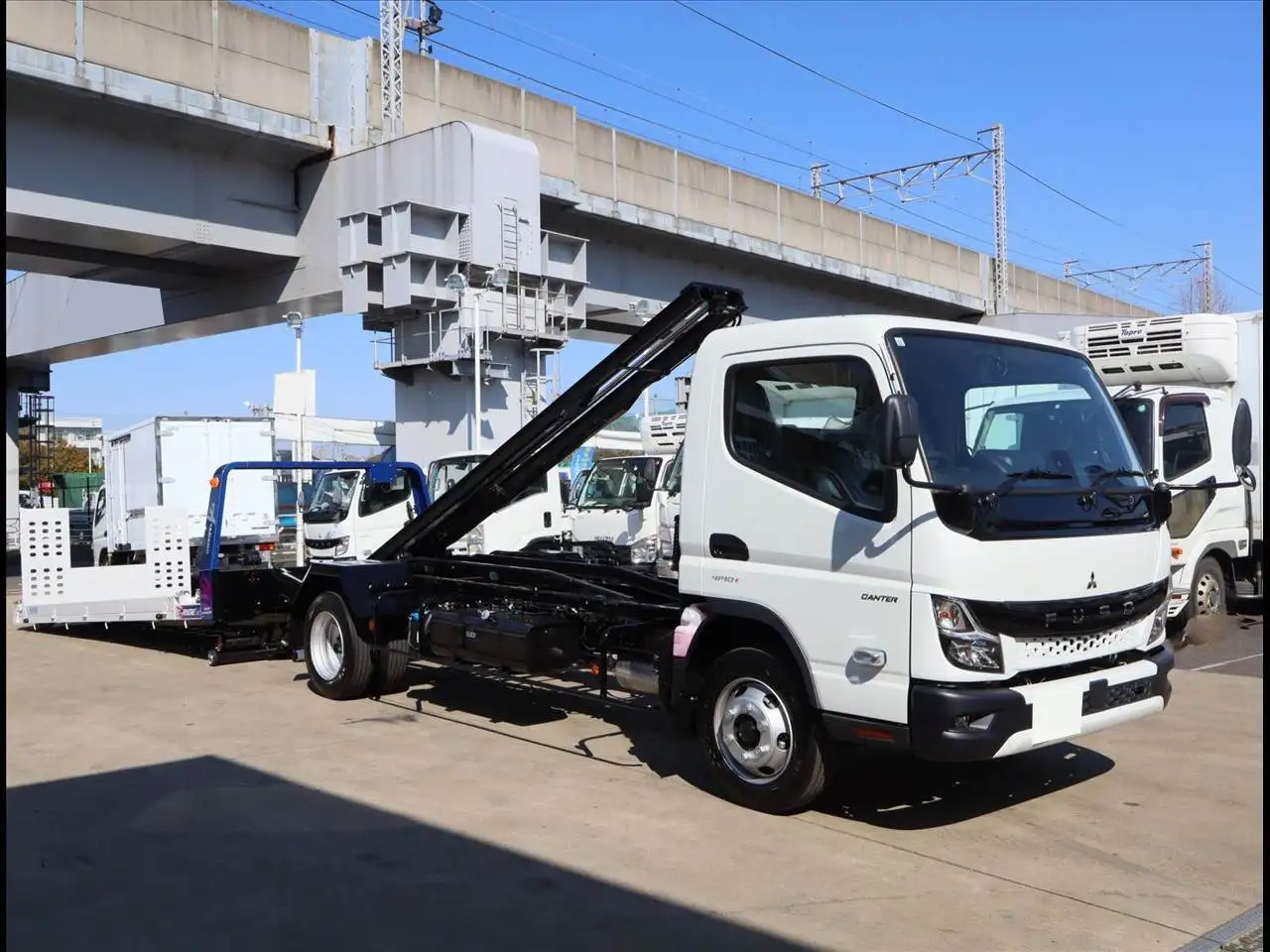 三菱 キャンター 小型 車両重機運搬 ラジコン ウインチの中古トラック画像2