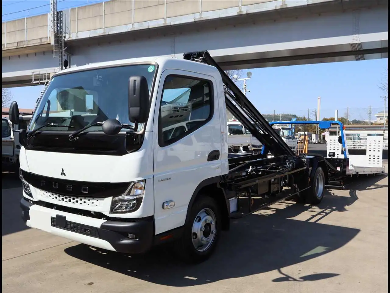 三菱 キャンター 小型 車両重機運搬 ラジコン ウインチの中古トラック画像1