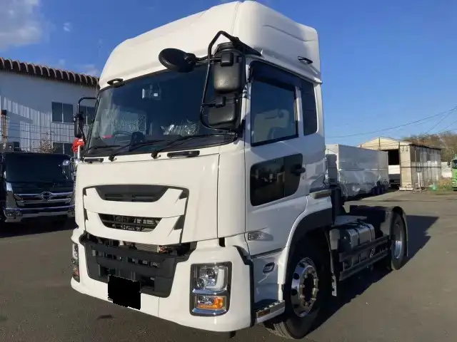 いすゞ ギガ 大型 トラクター ハイルーフ 1デフの中古トラック画像1