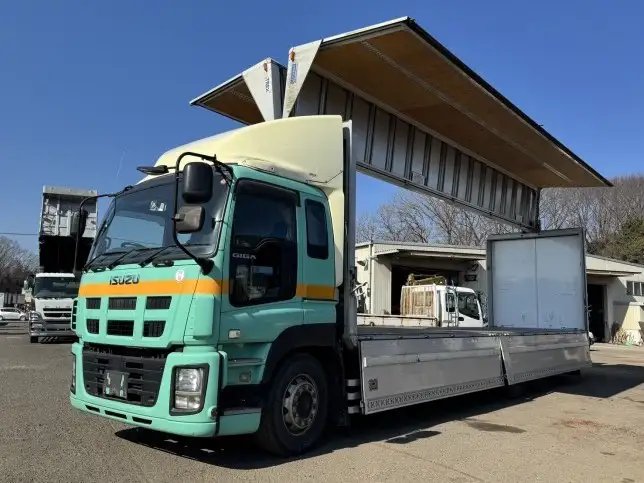 いすゞ ギガ 大型 ウイング エアサス ベッドの中古トラック画像9