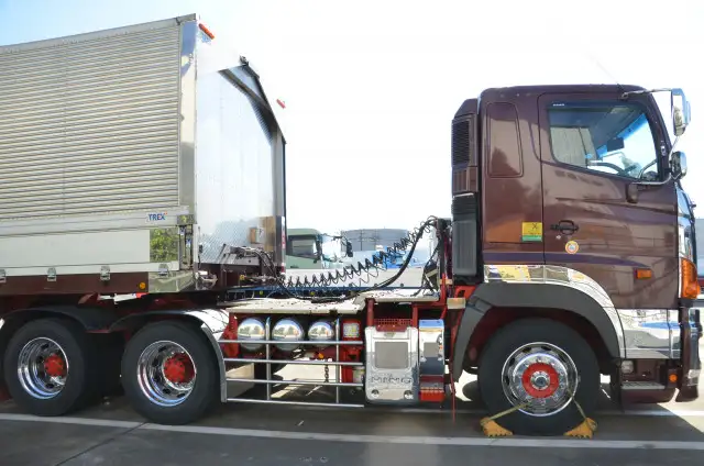 日野 プロフィア 大型 トラクター 2デフ エアサスの中古トラック画像2
