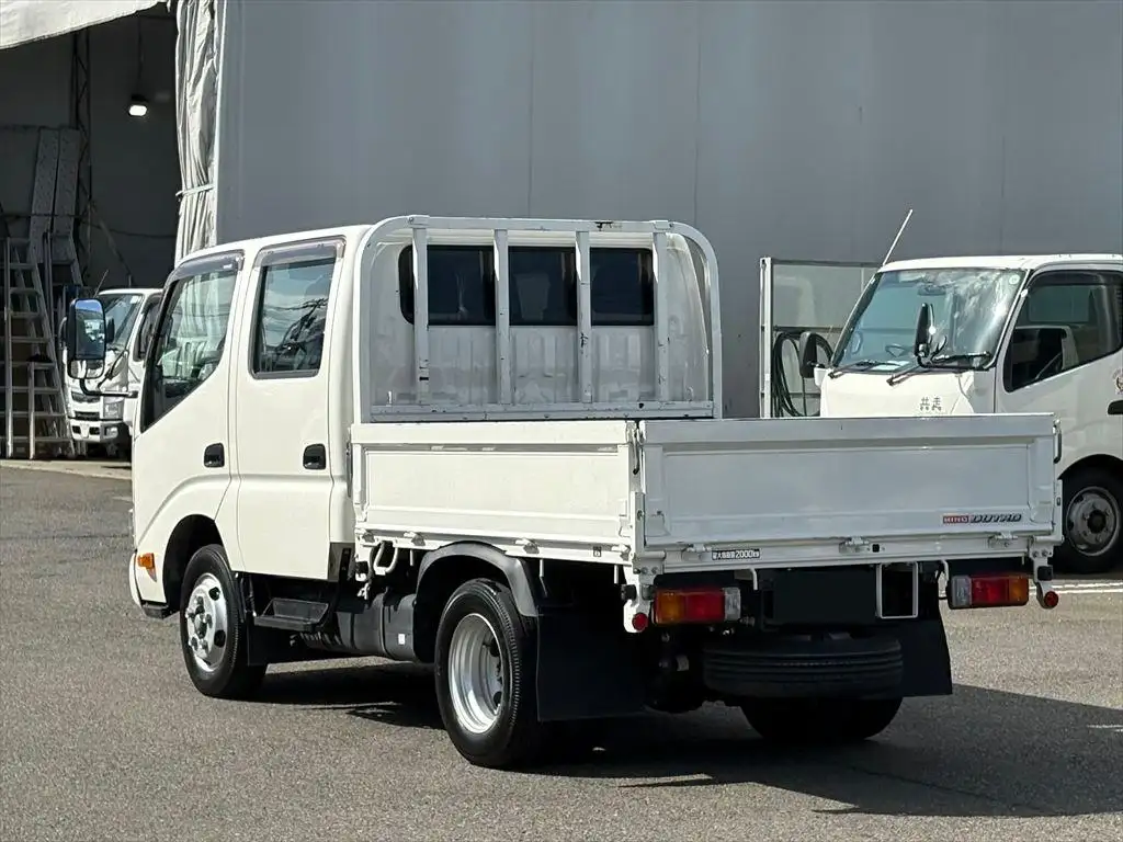 日野 デュトロ 小型 平ボディ Wキャブ 2RG-XZU605Mの中古トラック画像5