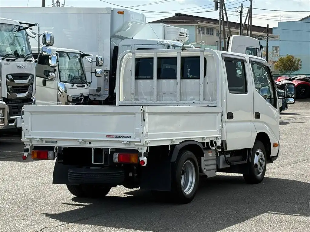 日野 デュトロ 小型 平ボディ Wキャブ 2RG-XZU605Mの中古トラック画像3