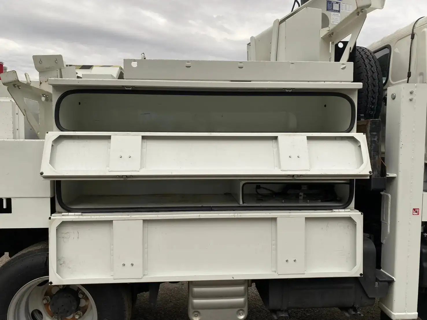 日野 デュトロ 小型 高所・建柱車 高所作業車 電工仕様の中古トラック画像7