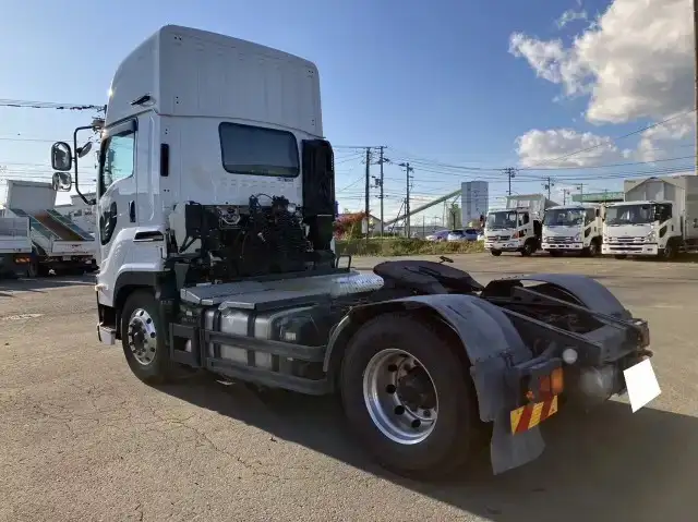 いすゞ ギガ 大型 トラクター ハイルーフ 1デフの中古トラック画像7