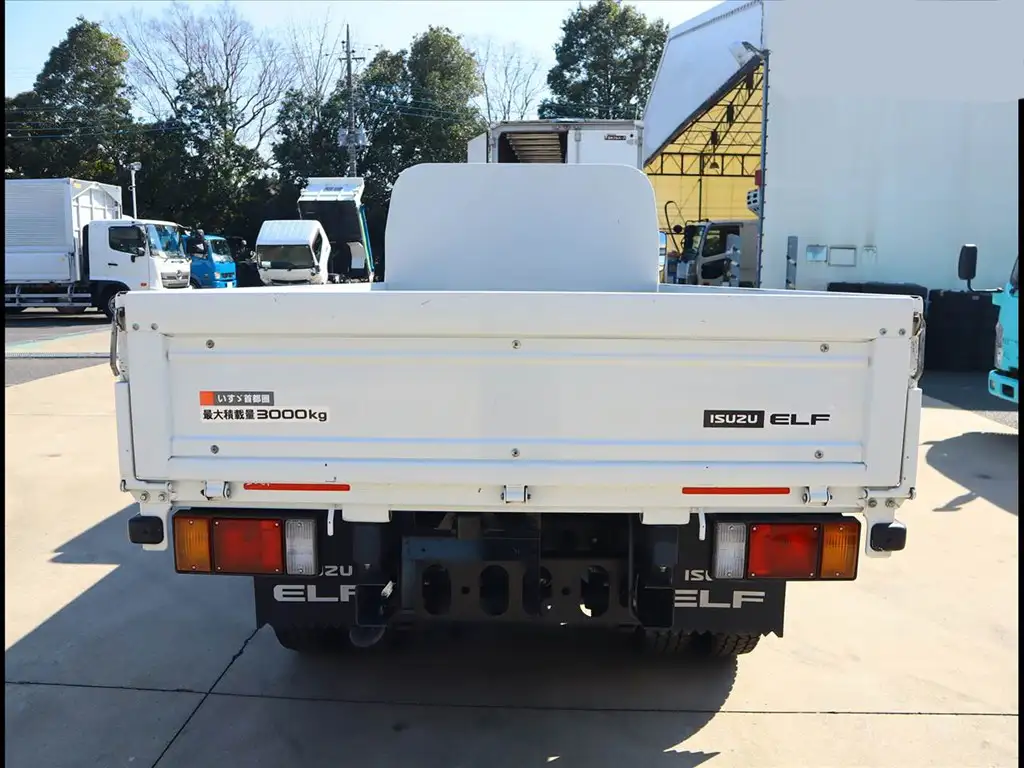 いすゞ エルフ 小型 平ボディ 2RG-NKR88A R3の中古トラック画像4