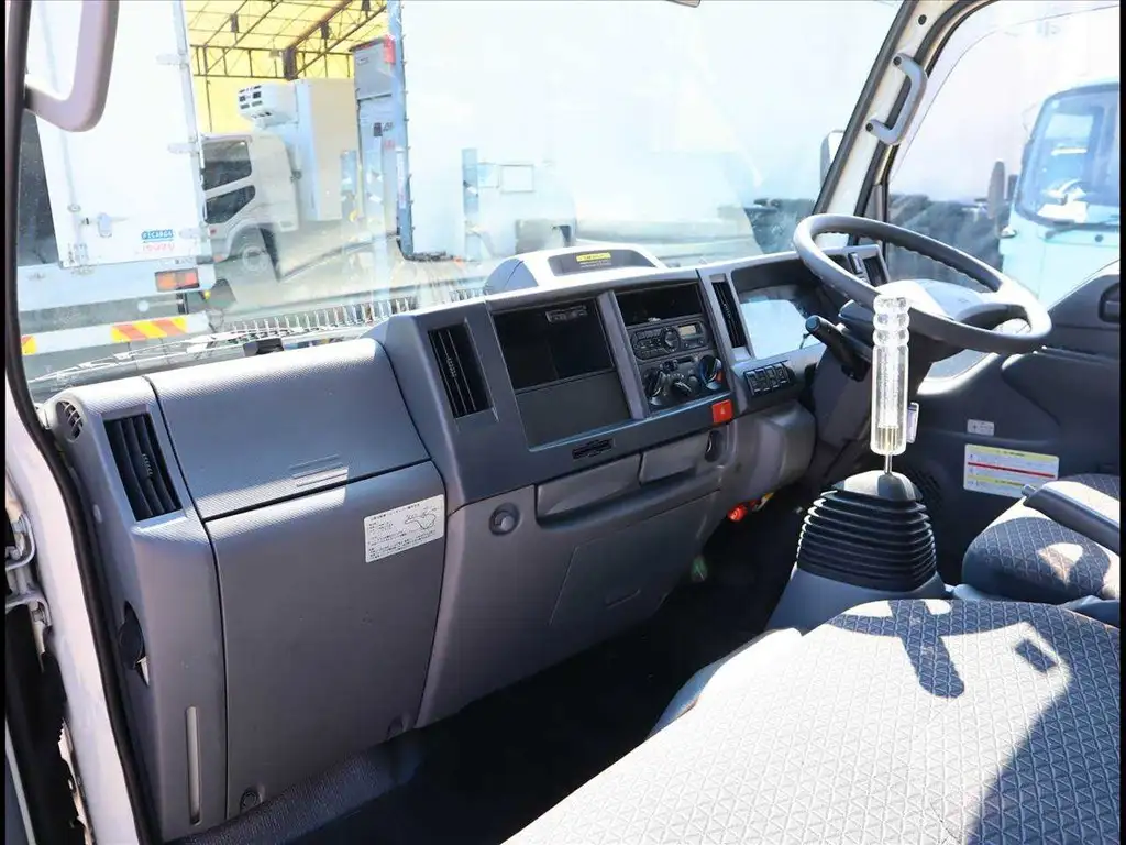 いすゞ エルフ 小型 平ボディ 2RG-NKR88A R3の中古トラック画像12