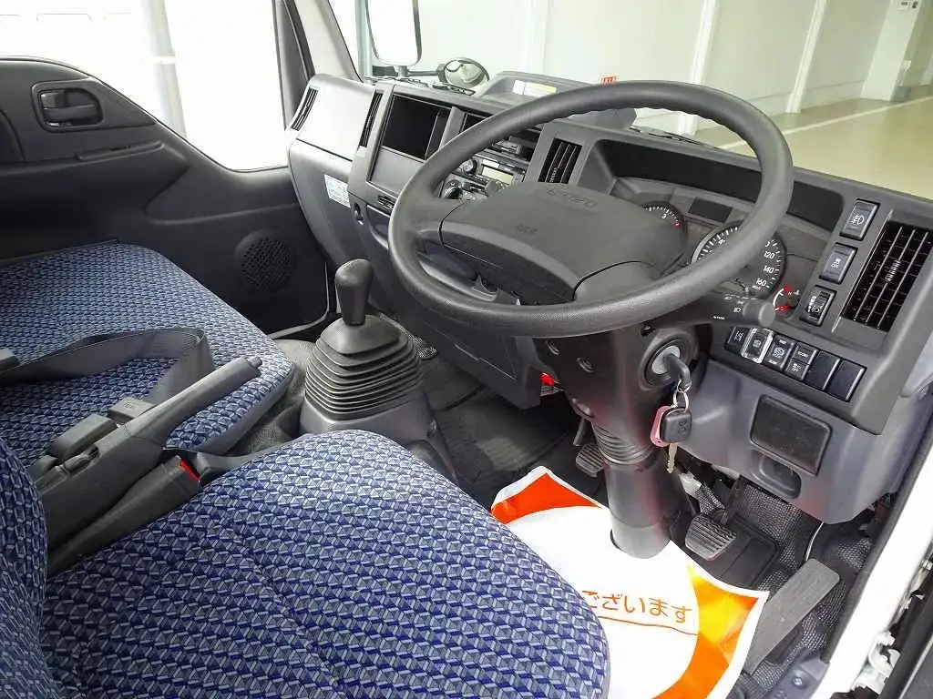 いすゞ エルフ 小型 平ボディ 2RG-NJR88A R5の中古トラック画像10