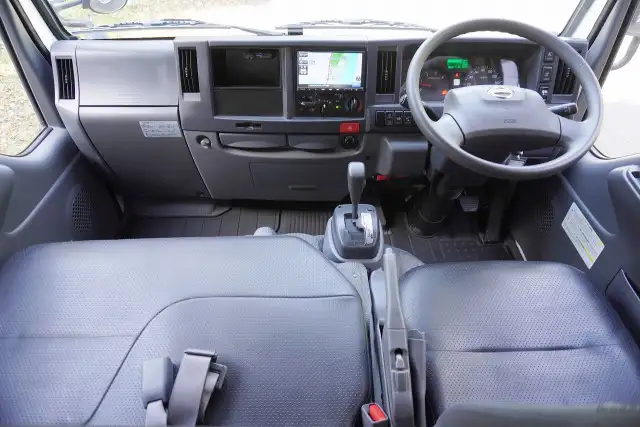 日産 アトラス 小型 平ボディ Wキャブ 2RG-AHR88Aの中古トラック画像13