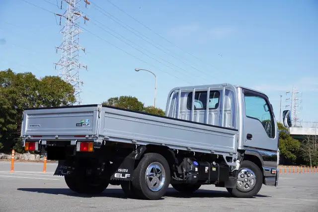 いすゞ エルフ 小型 平ボディ 床鉄板 2RG-NHR88Aの中古トラック画像3