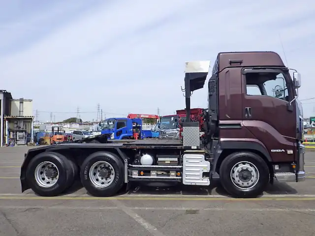 いすゞ ギガ 大型 トラクター ハイルーフ 2デフの中古トラック画像2