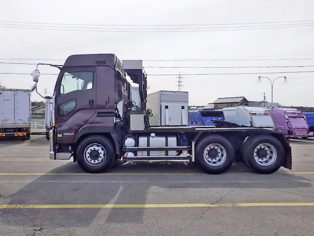 いすゞ ギガ 大型 トラクター ハイルーフ 2デフの中古トラック画像4