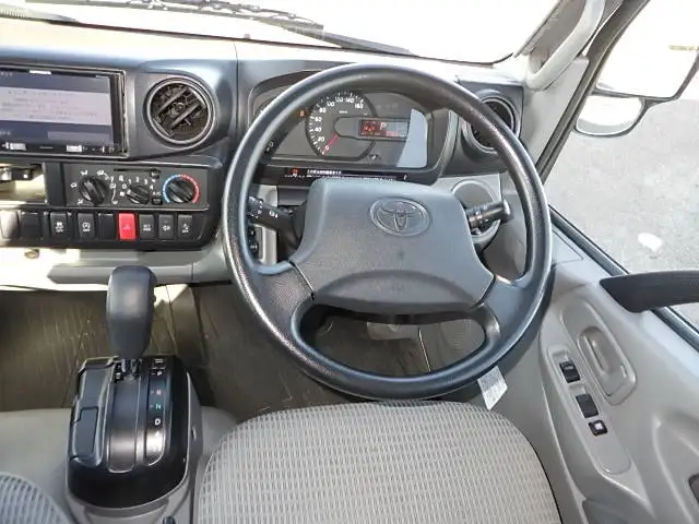 トヨタ トヨエース 小型 アルミバン TPG-XZU605 H30の中古トラック画像11