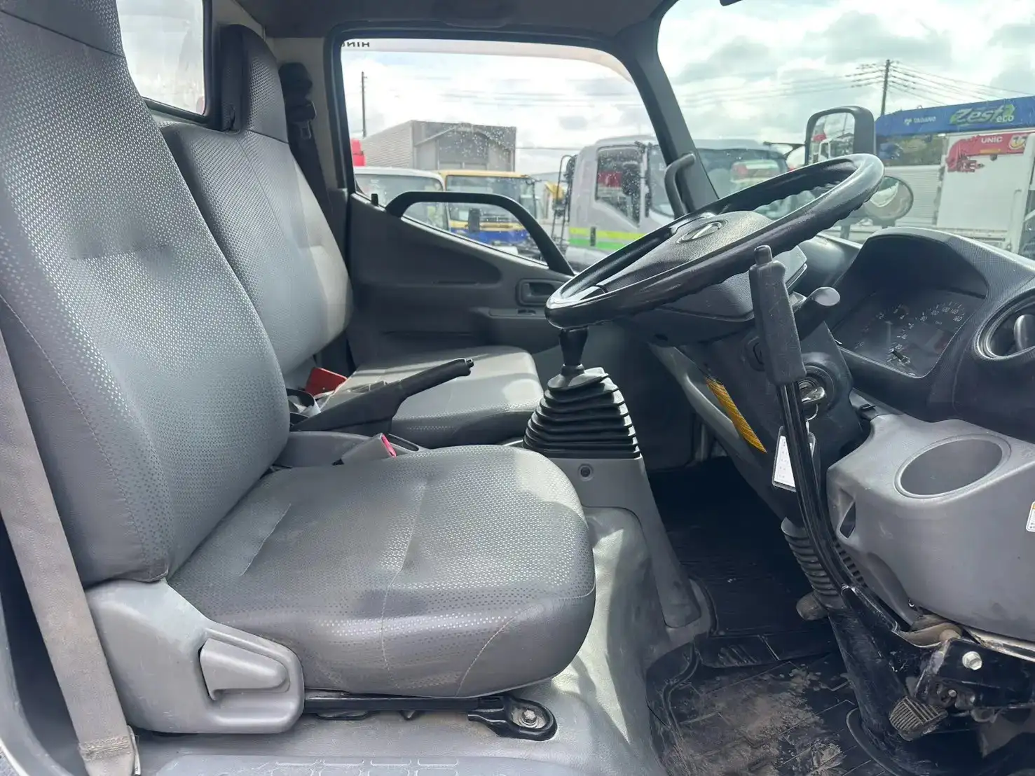 日野 デュトロ 小型 高所・建柱車 高所作業車 TKG-XZU600Eの中古トラック画像11