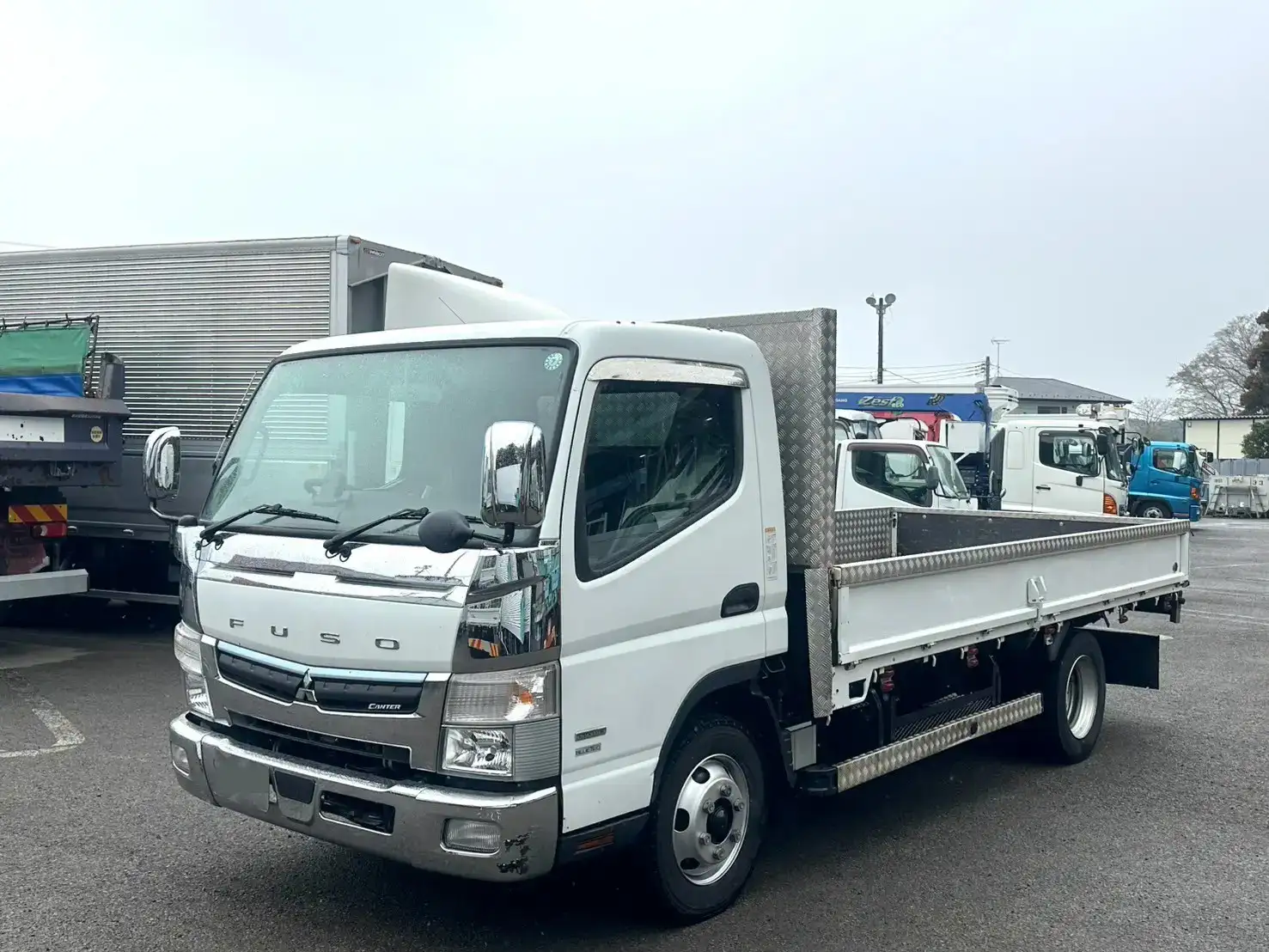 三菱 キャンター 小型 平ボディ 床鉄板 カスタムの中古トラック画像1