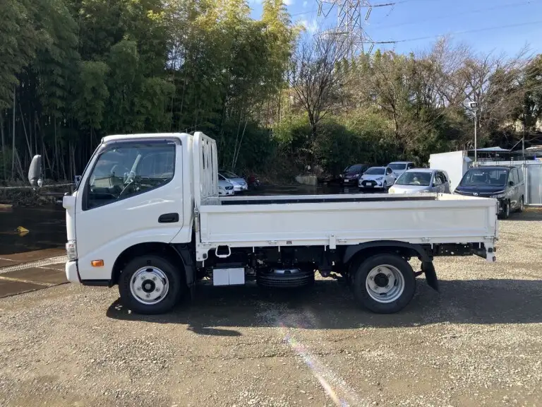 日野 デュトロ 小型 平ボディ 2RG-XZU605M R2の中古トラック画像8