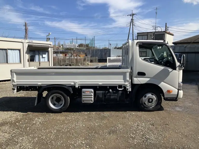 日野 デュトロ 小型 平ボディ 2RG-XZU605M R2の中古トラック画像4