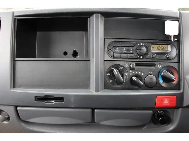 いすゞ エルフ 小型 平ボディ パワーゲート 床鉄板の中古トラック画像11