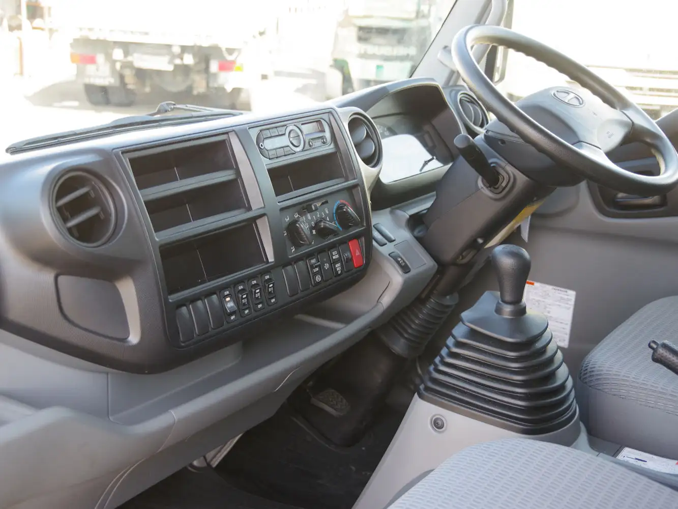 日野 デュトロ 小型 ウイング TKG-XZU720M H29の中古トラック画像13