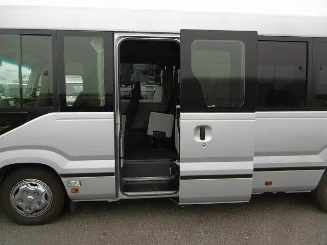 トヨタ コースター 小型 バス マイクロバス 2DG-XZB70の中古トラック画像4