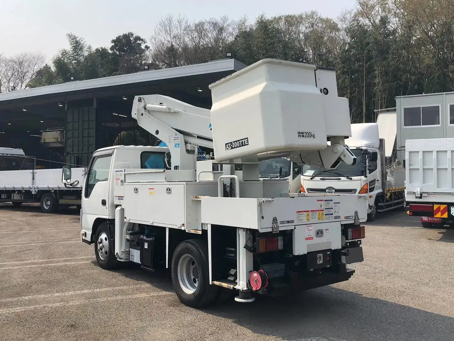 いすゞ エルフ 小型 高所・建柱車 高所作業車 電工仕様の中古トラック画像4